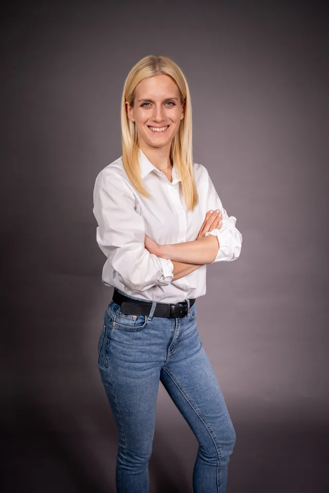 Földi Viktória portréja